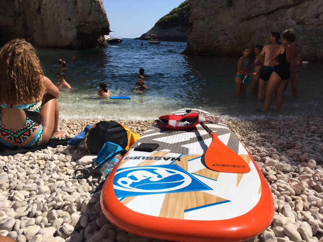 Paddling tour around Vis island